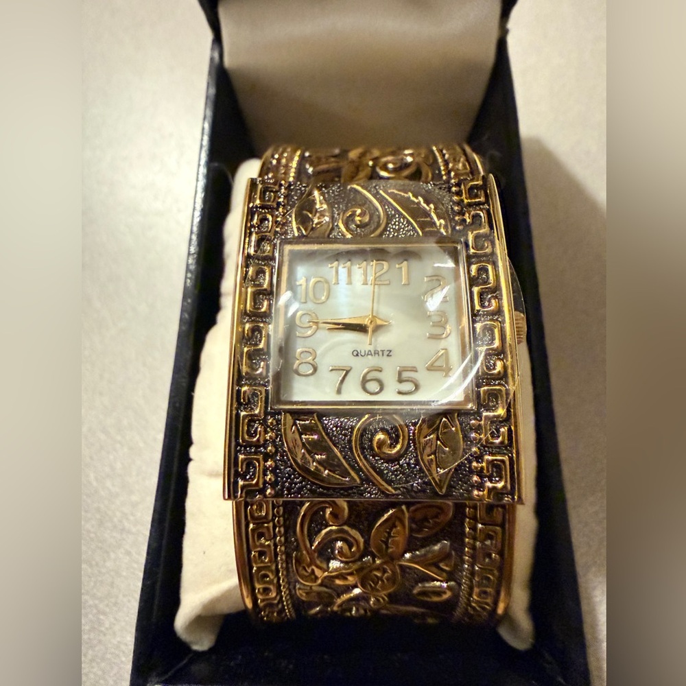 [NWT] Coldwater Creek Quartz Bangle Bracelet Watch